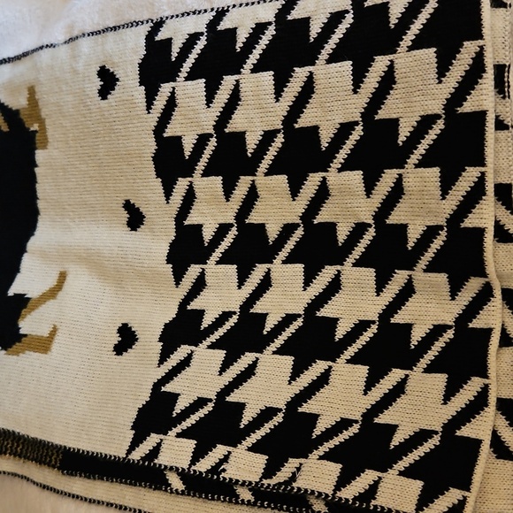 BARK Houndstooth Hearts Dachshund Knit Scarf and Black Beanie Set - Picture 5 of 9